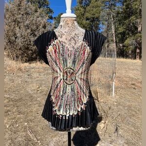 Lovely tribal print accordion blouse, M, by Milano
